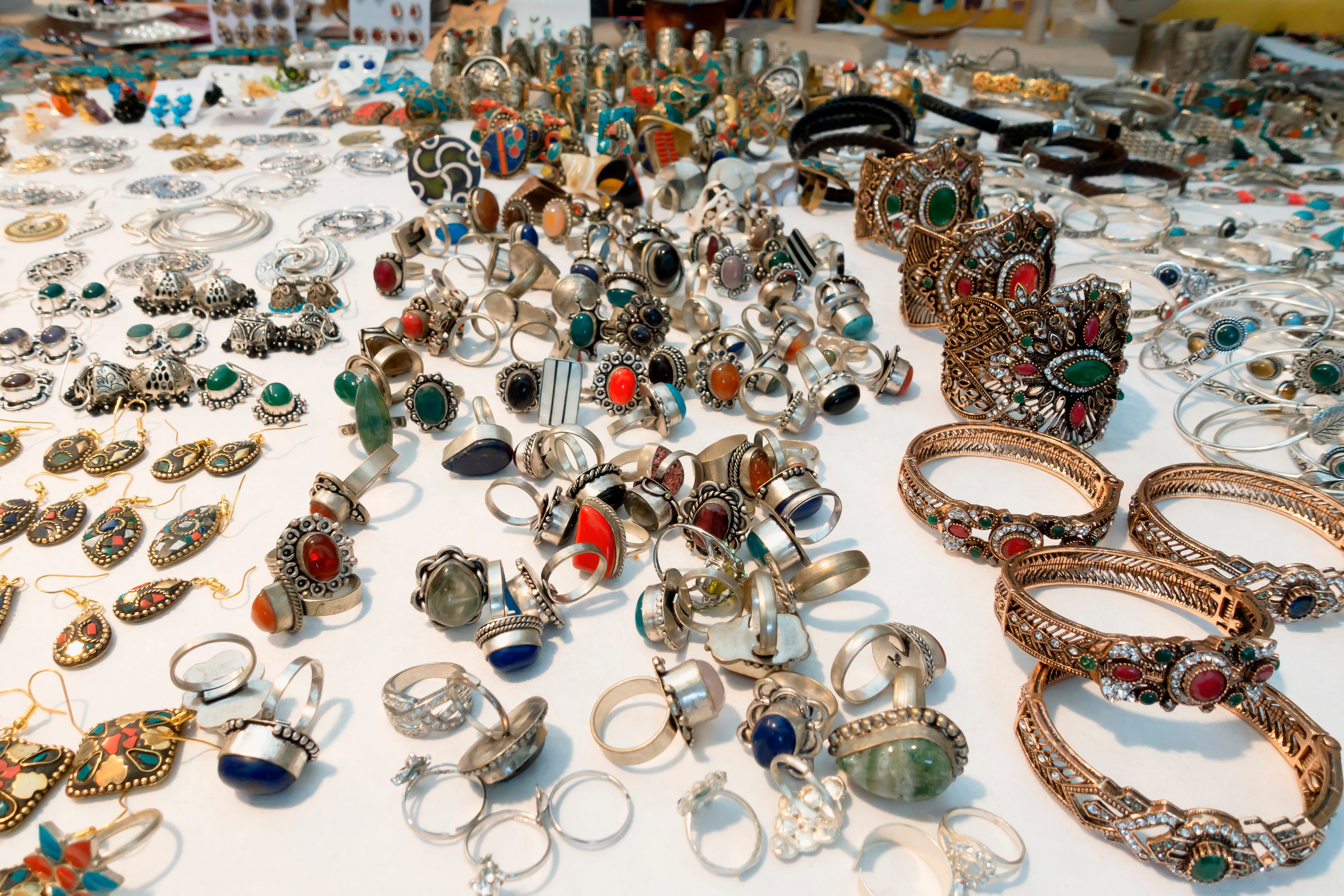 Vintage Jewelry Treasure Hunt: How to Find Valuable Pieces at Thrift Stores and Garage Sales